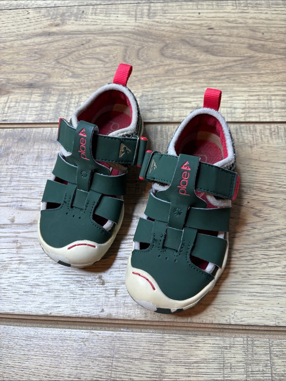 Toddler PLAE  Dark Green &Cream Sandals with Red Accents and Camo Soles Size 8.5